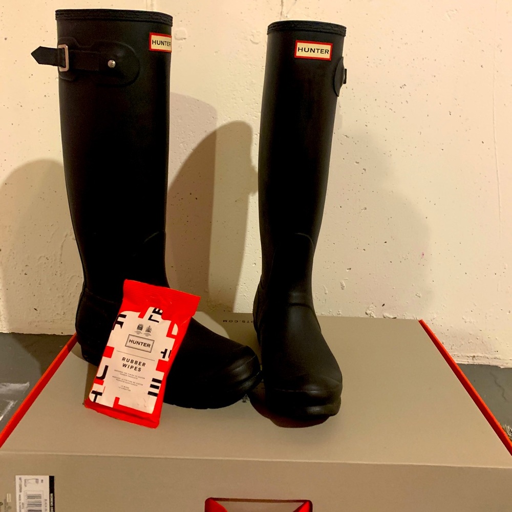 Matte Black Hunted Boots